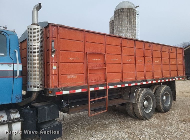 image for item MI9967 1978 GMC   Brigadier  grain truck