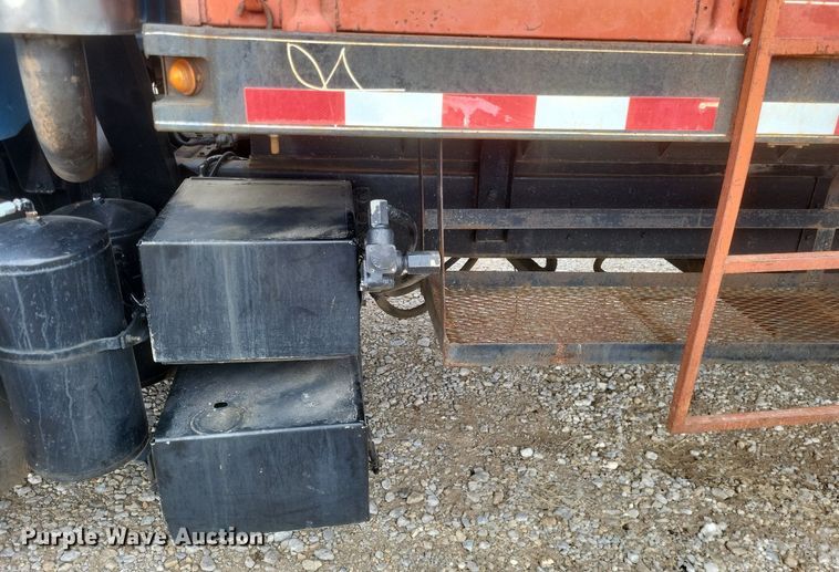 image for item MI9967 1978 GMC   Brigadier  grain truck