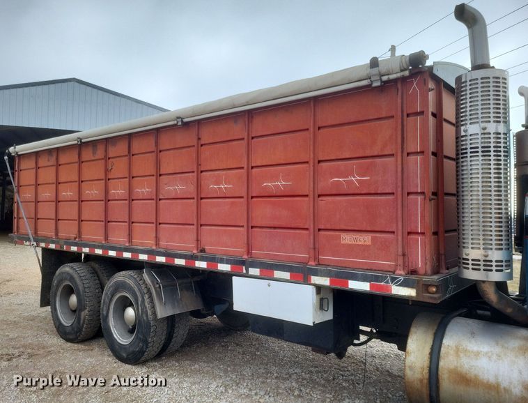 image for item MI9967 1978 GMC   Brigadier  grain truck