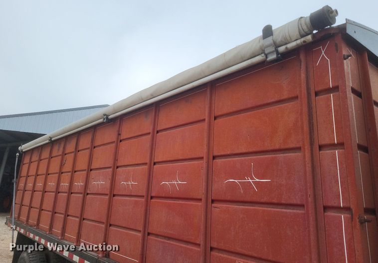 image for item MI9967 1978 GMC   Brigadier  grain truck