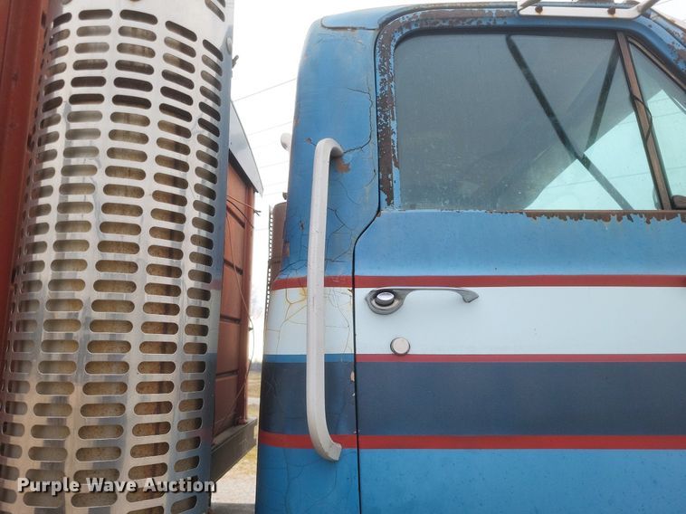 image for item MI9967 1978 GMC   Brigadier  grain truck