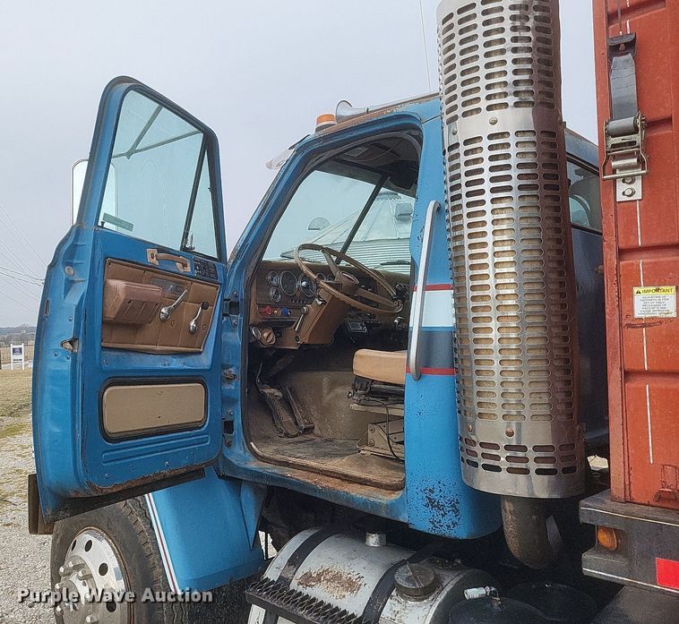 image for item MI9967 1978 GMC   Brigadier  grain truck