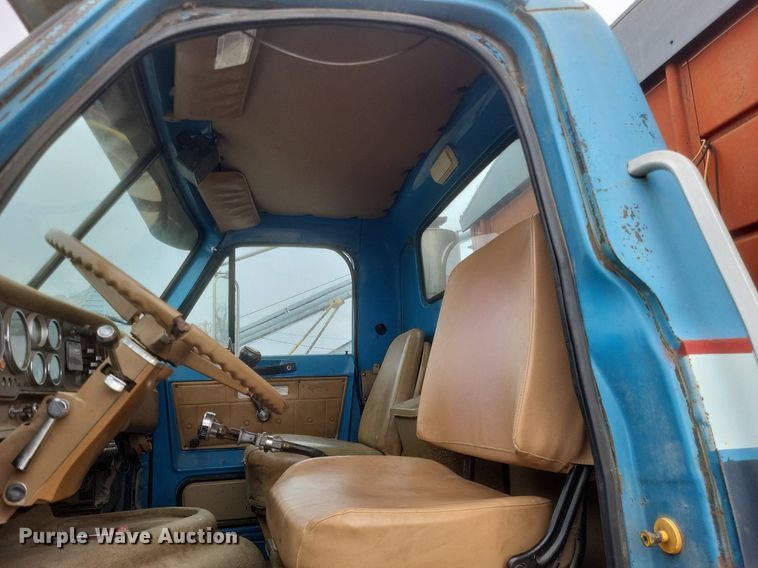 image for item MI9967 1978 GMC   Brigadier  grain truck