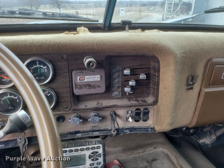 image for item MI9967 1978 GMC   Brigadier  grain truck