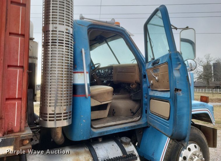 image for item MI9967 1978 GMC   Brigadier  grain truck