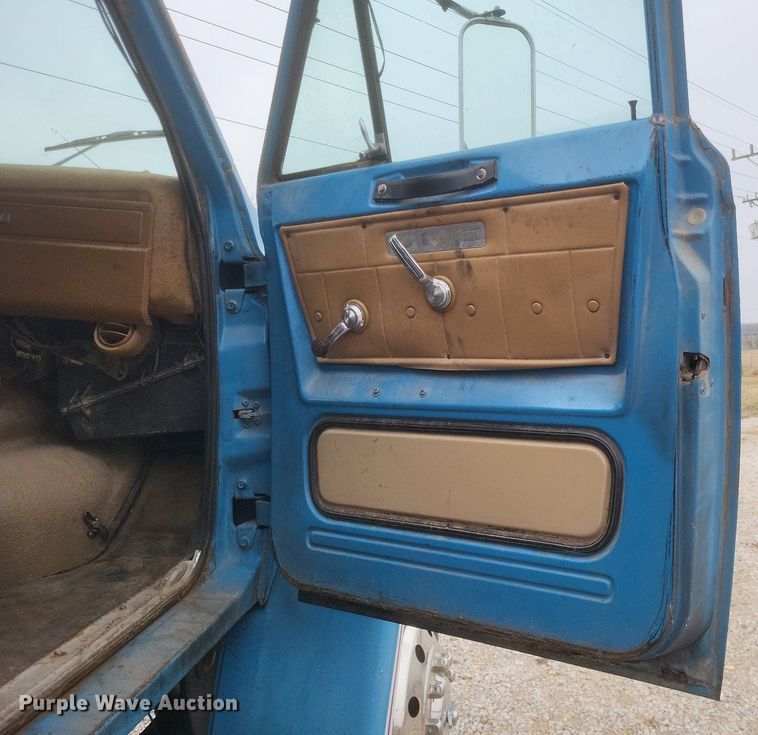 image for item MI9967 1978 GMC   Brigadier  grain truck