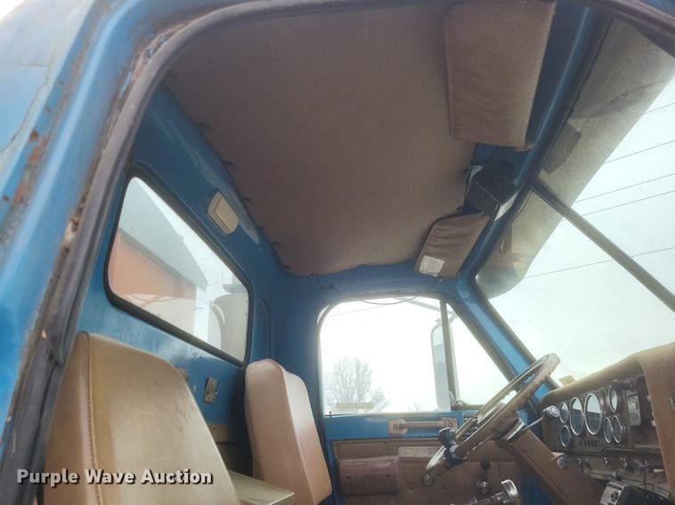 image for item MI9967 1978 GMC   Brigadier  grain truck