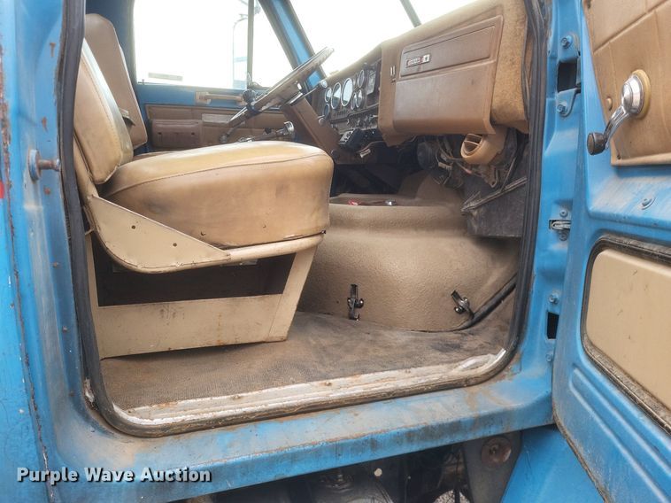 image for item MI9967 1978 GMC   Brigadier  grain truck