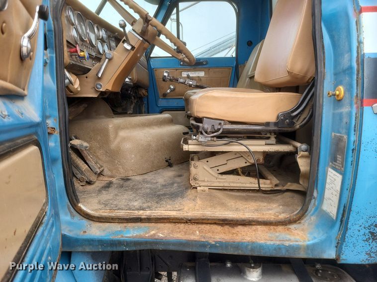 image for item MI9967 1978 GMC   Brigadier  grain truck