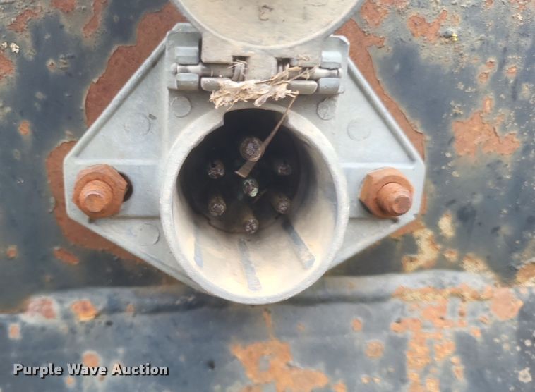 image for item MI9973 1999 West Wind drop deck trailer