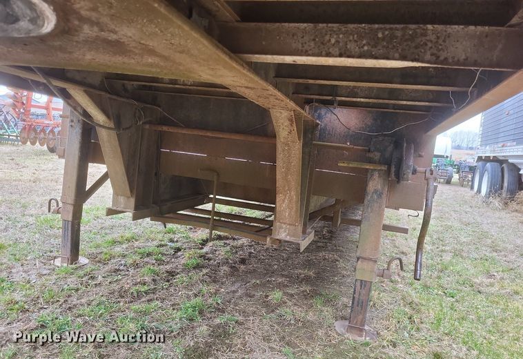 image for item MI9973 1999 West Wind drop deck trailer