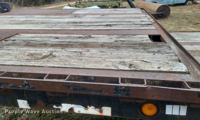 image for item MI9973 1999 West Wind drop deck trailer