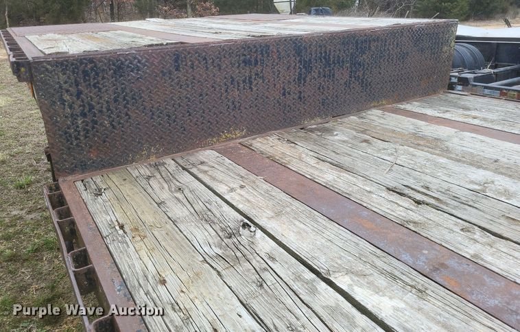 image for item MI9973 1999 West Wind drop deck trailer