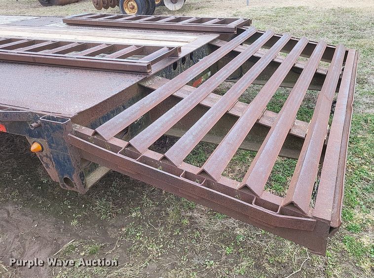 image for item MI9973 1999 West Wind drop deck trailer