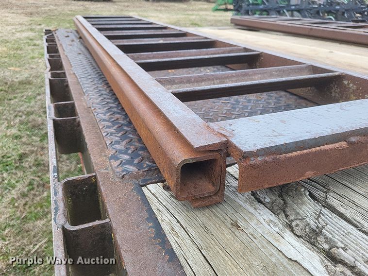 image for item MI9973 1999 West Wind drop deck trailer