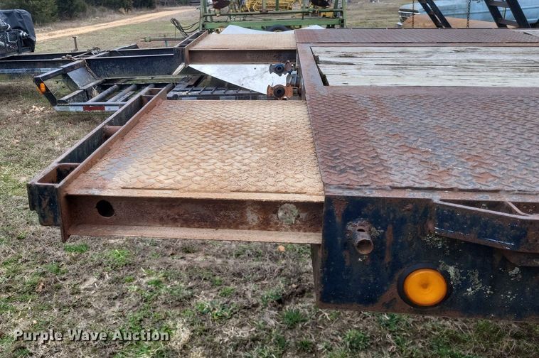 image for item MI9973 1999 West Wind drop deck trailer