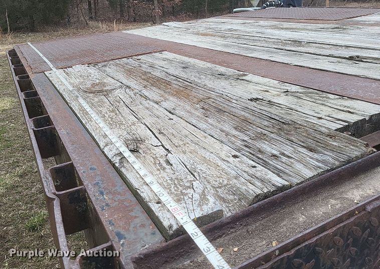 image for item MI9973 1999 West Wind drop deck trailer