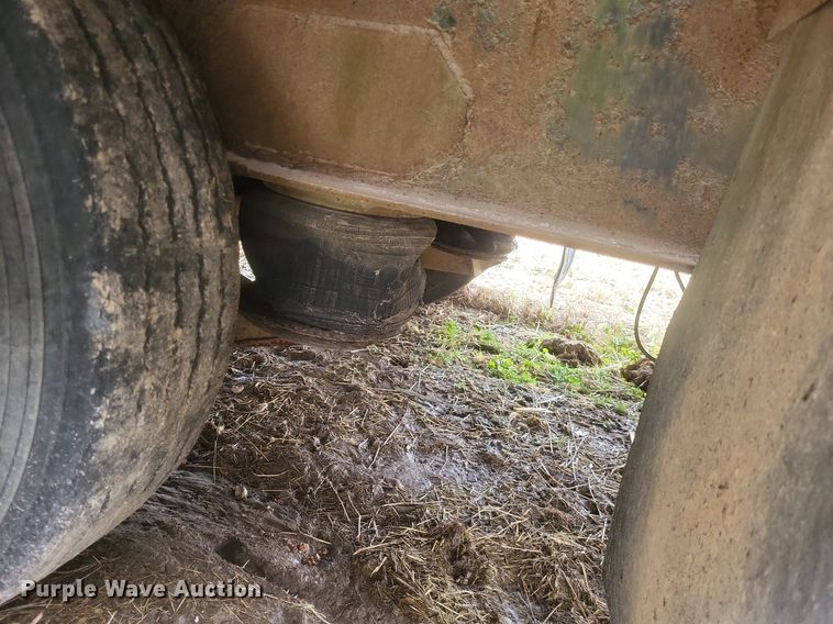 image for item MI9973 1999 West Wind drop deck trailer