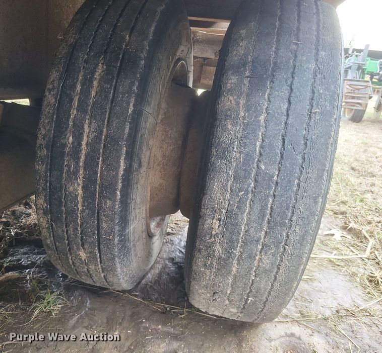 image for item MI9973 1999 West Wind drop deck trailer