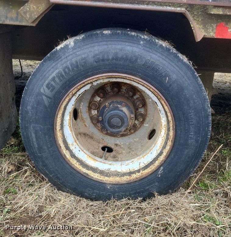 image for item MI9973 1999 West Wind drop deck trailer