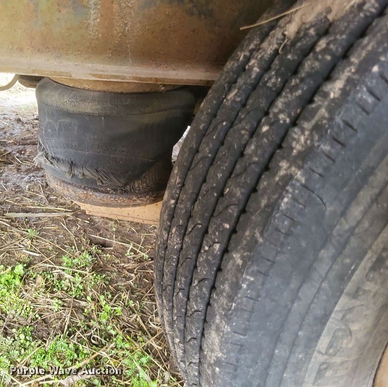 image for item MI9973 1999 West Wind drop deck trailer