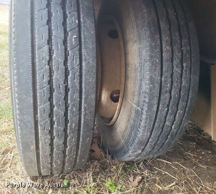 image for item MI9973 1999 West Wind drop deck trailer