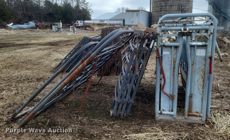 image for item MI9977 Priefert    Squeeze chute