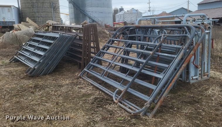 image for item MI9977 Priefert    Squeeze chute