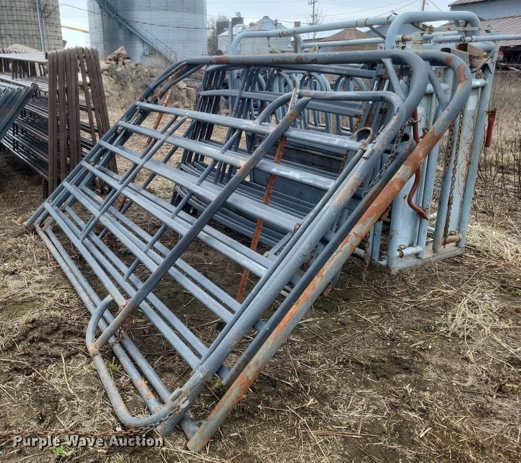 image for item MI9977 Priefert    Squeeze chute