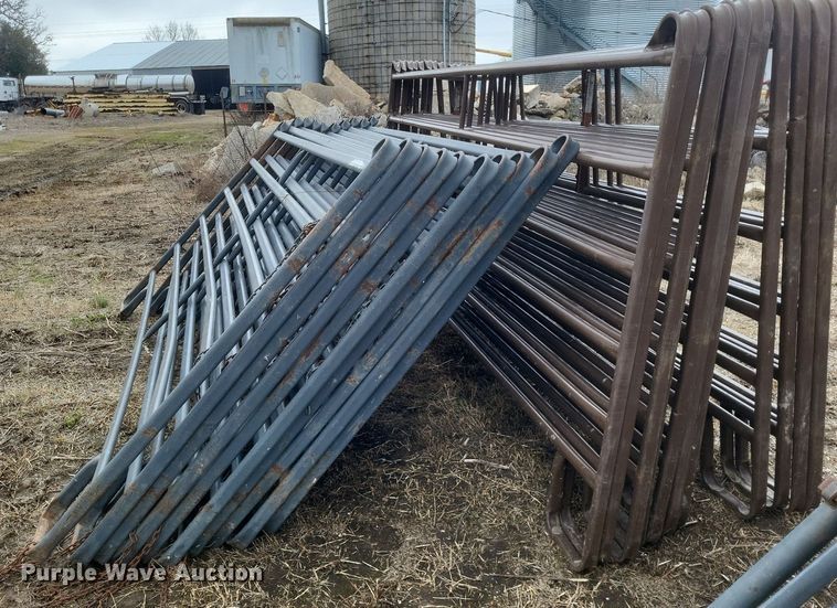 image for item MI9977 Priefert    Squeeze chute