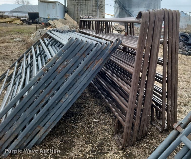 image for item MI9977 Priefert    Squeeze chute