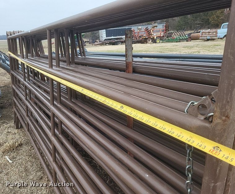 image for item MI9977 Priefert    Squeeze chute