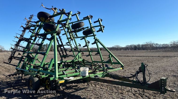 image for item NF9388 John Deere field cultivator