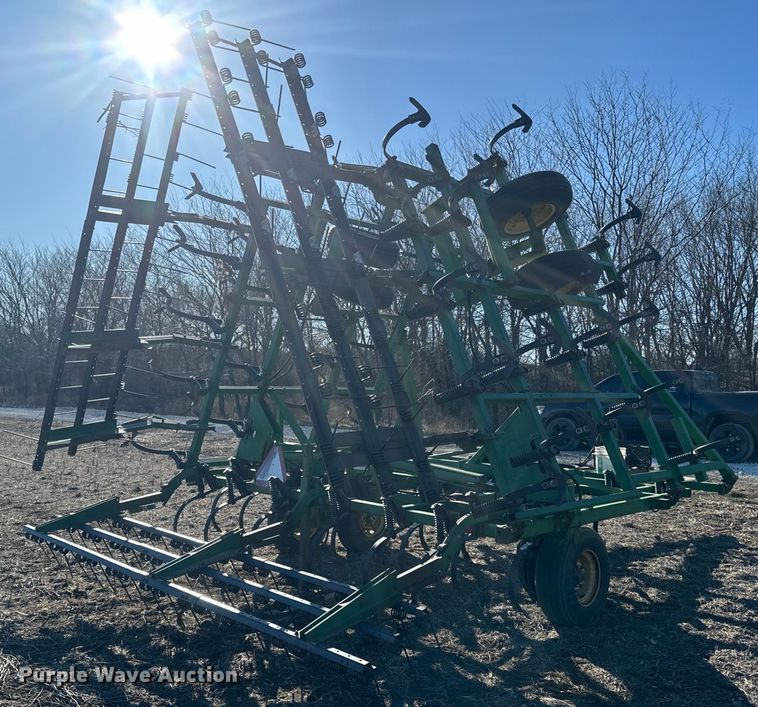 image for item NF9388 John Deere field cultivator