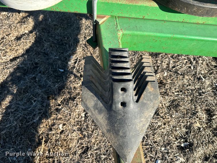 image for item NF9388 John Deere field cultivator