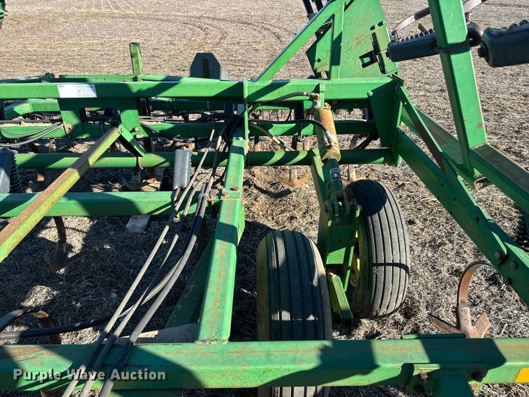 image for item NF9388 John Deere field cultivator