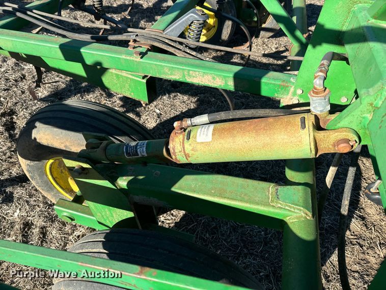 image for item NF9388 John Deere field cultivator