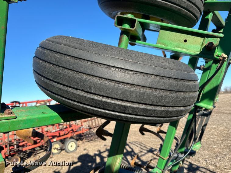 image for item NF9388 John Deere field cultivator