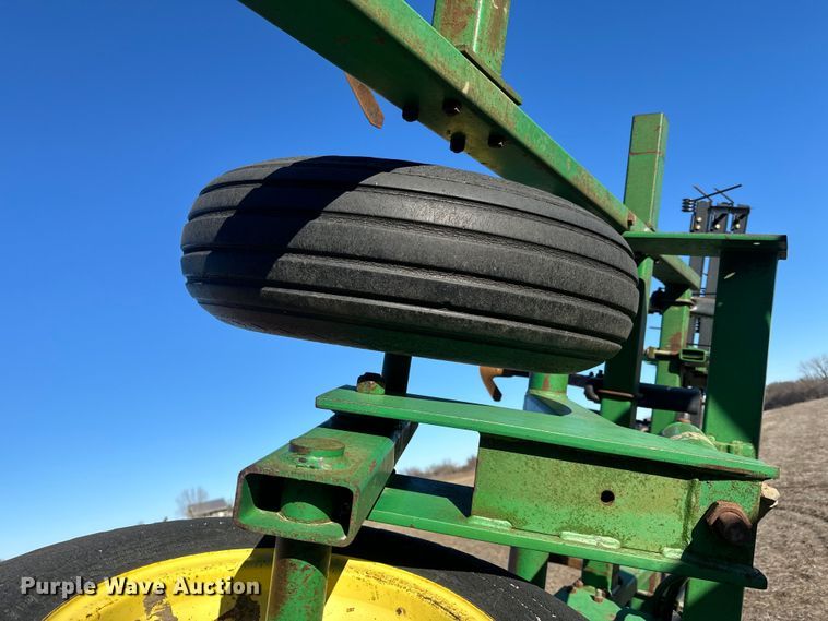 image for item NF9388 John Deere field cultivator