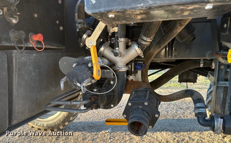 image for item NF9422 2012 Rogator RG1100 sprayer