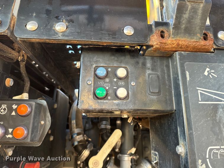 image for item NF9422 2012 Rogator RG1100 sprayer