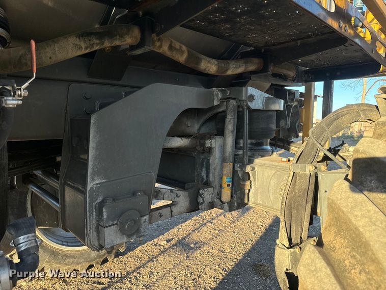 image for item NF9422 2012 Rogator RG1100 sprayer