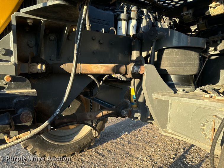 image for item NF9422 2012 Rogator RG1100 sprayer