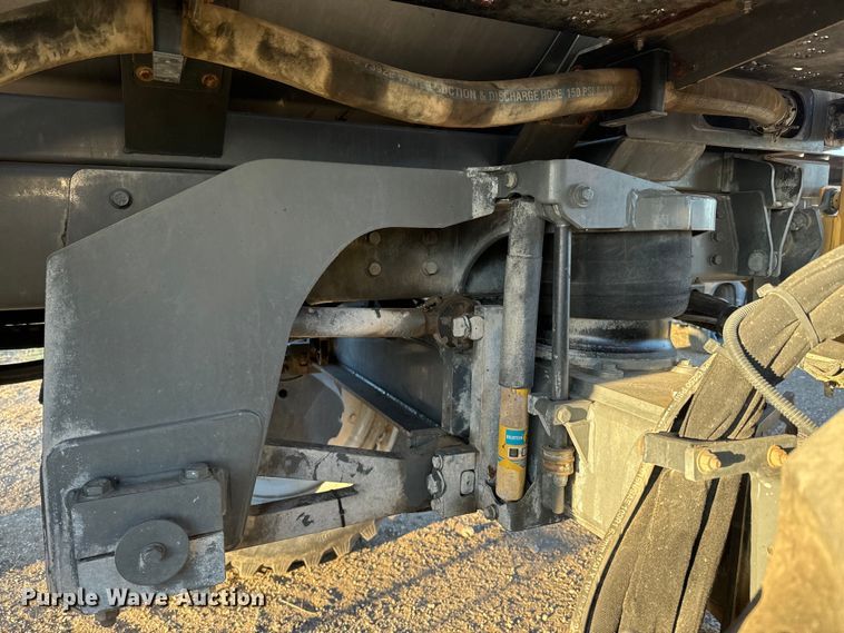 image for item NF9422 2012 Rogator RG1100 sprayer