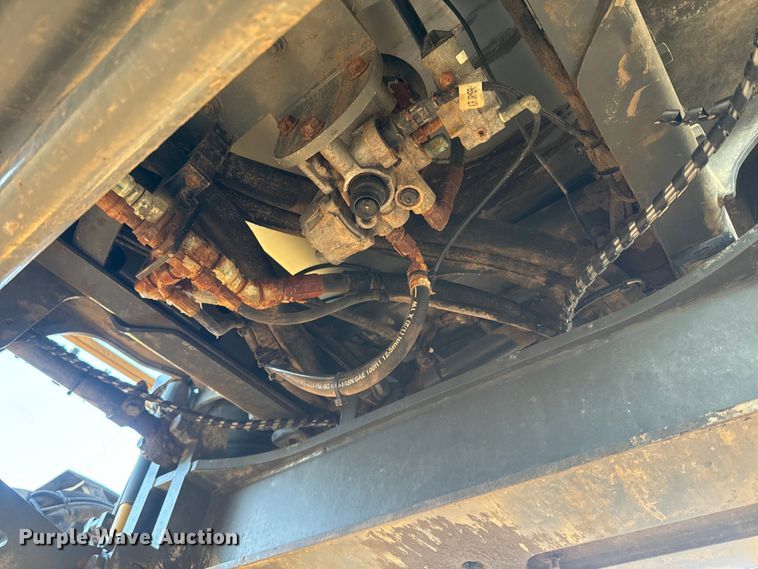 image for item NF9422 2012 Rogator RG1100 sprayer