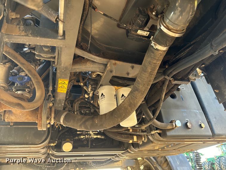 image for item NF9422 2012 Rogator RG1100 sprayer