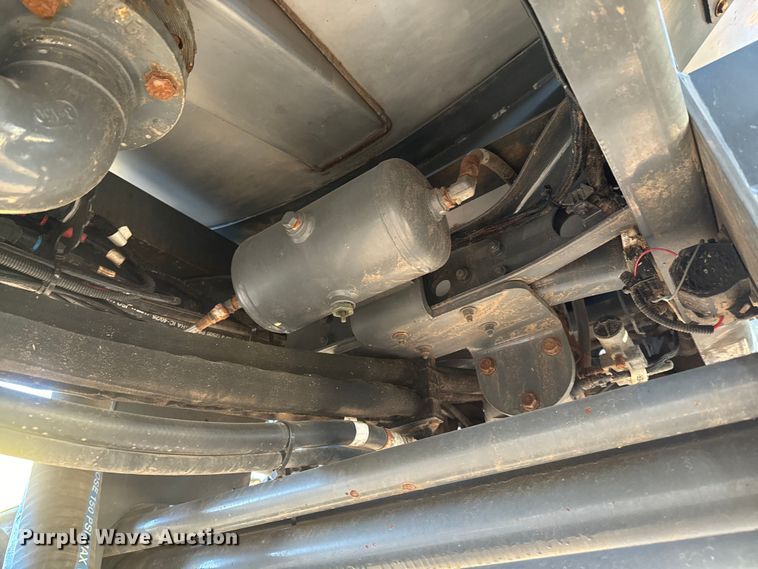 image for item NF9422 2012 Rogator RG1100 sprayer