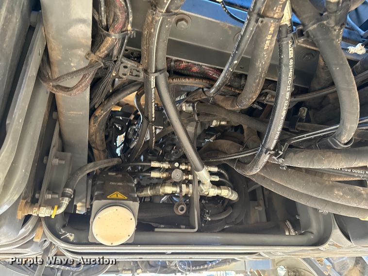 image for item NF9422 2012 Rogator RG1100 sprayer