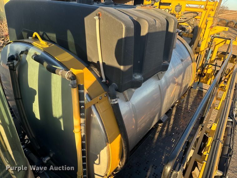 image for item NF9422 2012 Rogator RG1100 sprayer