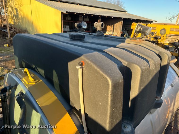 image for item NF9422 2012 Rogator RG1100 sprayer